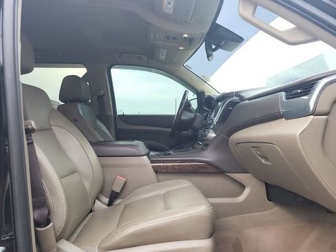 Used 2020 Chevrolet Suburban LT w/ Luxury Package image 12