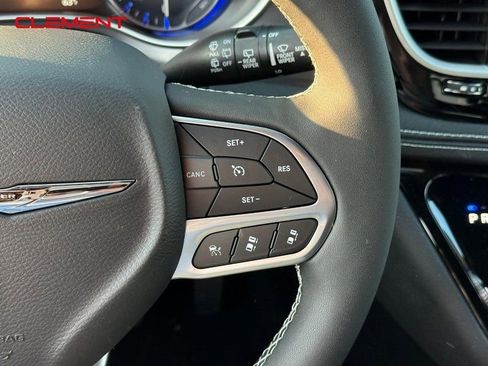 New 2026 Chrysler Pacifica Select image 16