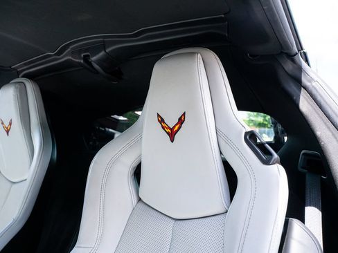 Used 2020 Chevrolet Corvette Stingray Coupe w/ 1LT RWD image 37