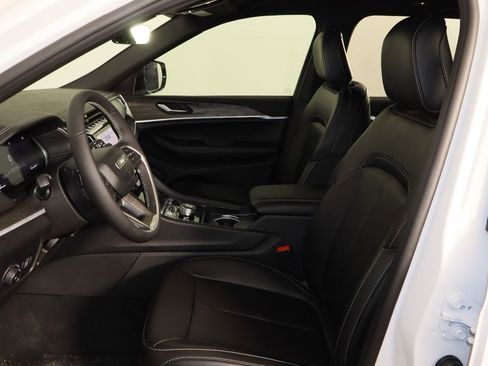 New 2025 Jeep Grand Cherokee Limited image 14