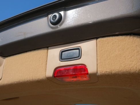 Used 2015 Porsche Cayenne S image 41