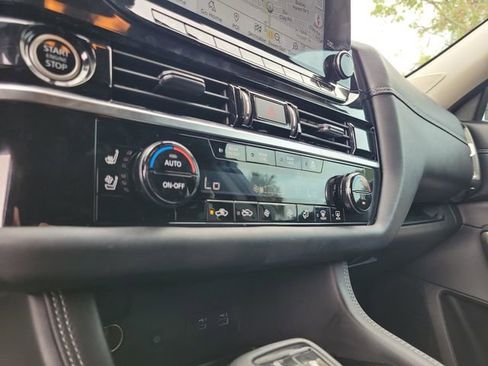 Used 2023 Nissan Pathfinder Platinum w/ Cargo Package AWD/4WD image 23
