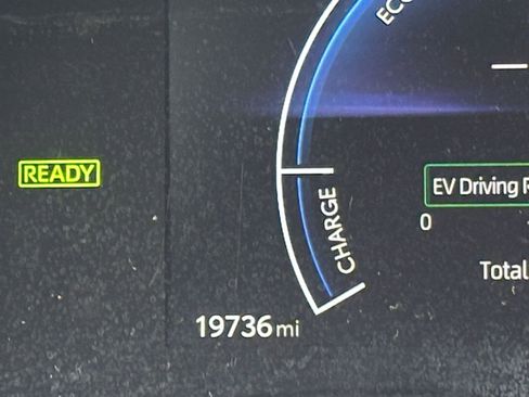 Used 2025 Toyota Camry LE image 45