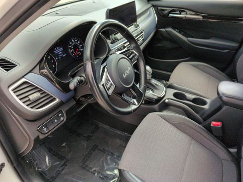 Used 2023 Kia Seltos S w/ Navigation Package FWD image 17