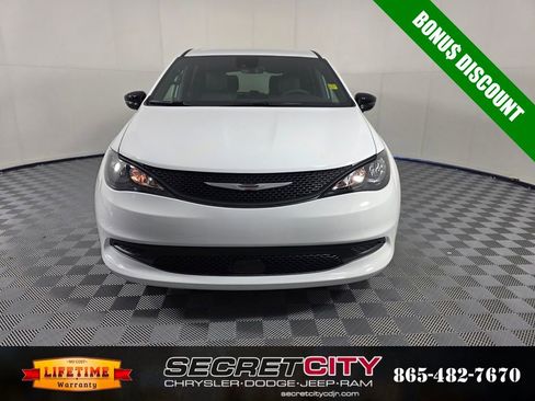 New 2026 Chrysler Voyager LX image 2