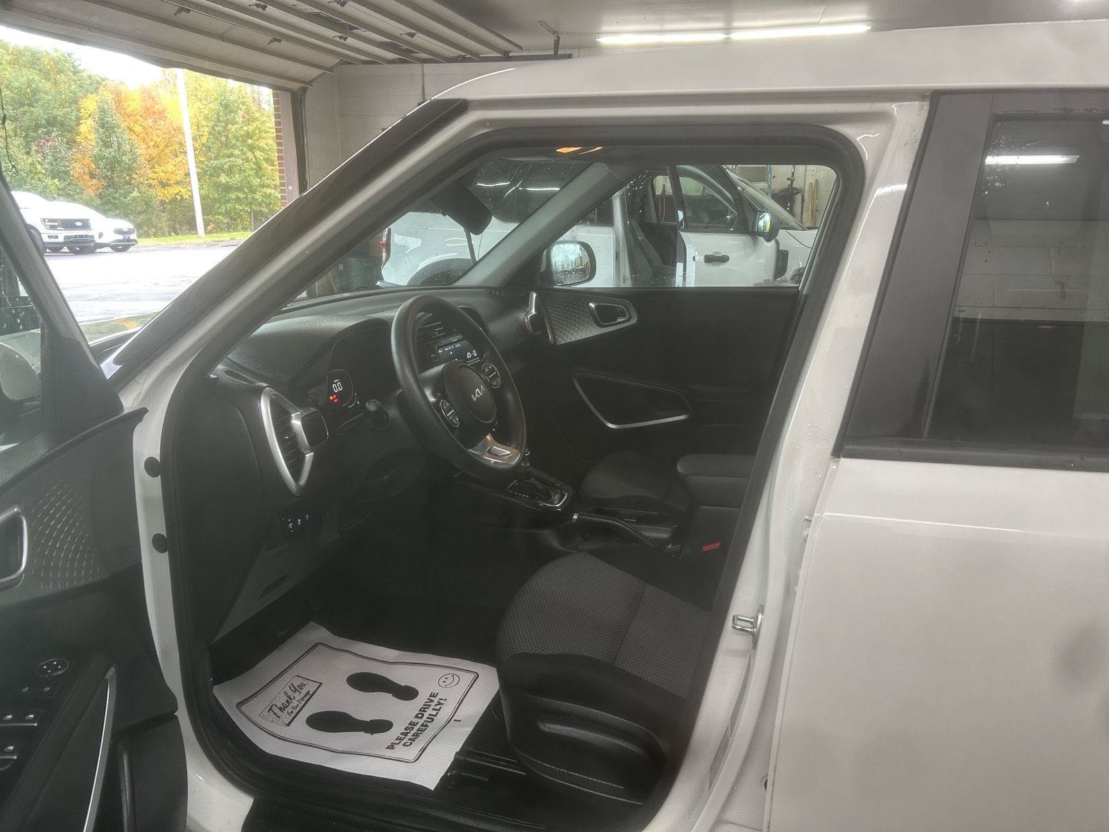 Used 2024 Kia Soul LX w/ Option Group 015 FWD image 10