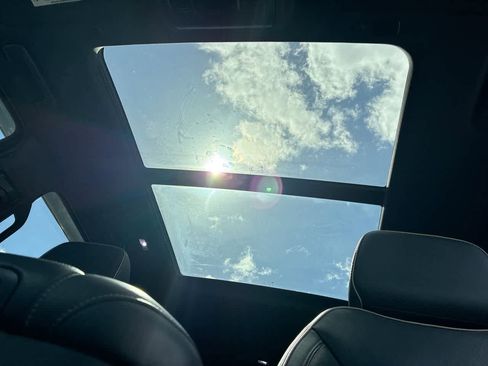 Used 2021 Chevrolet Tahoe Premier w/ Premium Package image 19