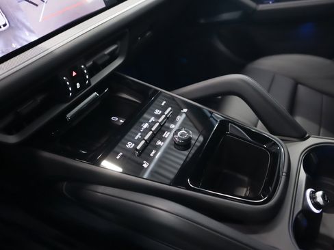 New 2026 Porsche Cayenne image 15