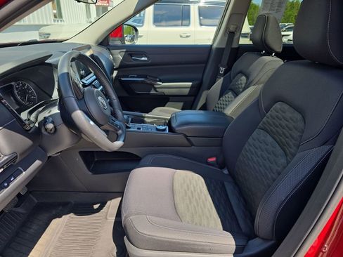 Used 2022 Nissan Pathfinder SV w/ SV Premium Package AWD/4WD image 9