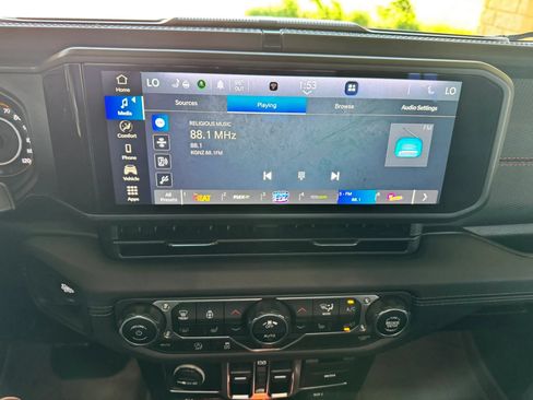 Used 2025 Jeep Wrangler Unlimited Rubicon w/ Convenience Group AWD/4WD image 15