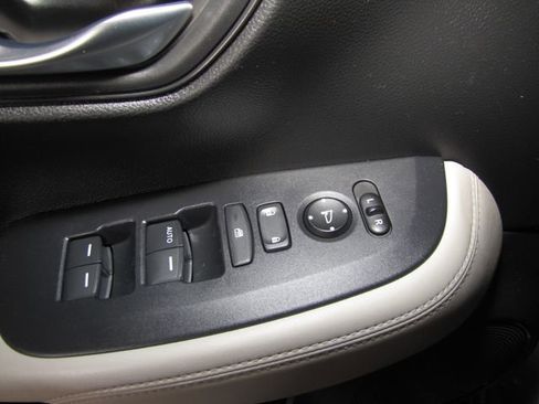 Certified 2025 Honda HR-V LX image 10