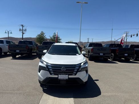 Used 2024 Nissan Rogue SV AWD/4WD image 10