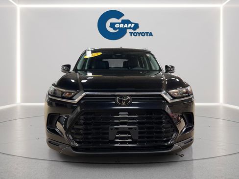Used 2025 Toyota Grand Highlander AWD image 3