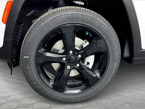 New 2025 Jeep Grand Cherokee Laredo image 13