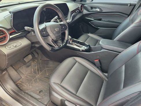 Used 2025 Chevrolet Trax RS w/ Sunroof Package image 8