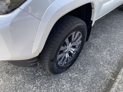 Certified 2021 Toyota Tacoma Limited AWD/4WD image 8