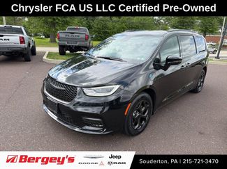 Used 2024 Chrysler Pacifica Premium FWD video 1