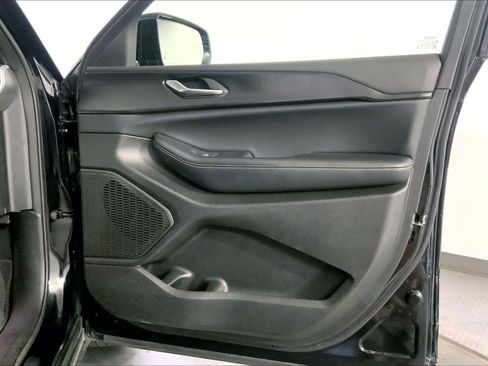 Used 2025 Jeep Grand Cherokee Altitude AWD/4WD image 26