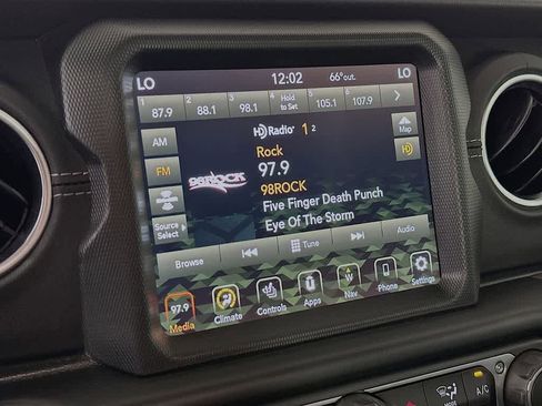 Used 2022 Jeep Wrangler Unlimited Sahara w/ Cold Weather Group AWD/4WD image 17