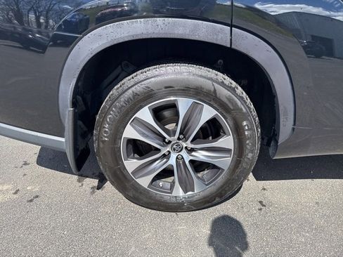 Used 2021 Toyota Highlander XLE image 26