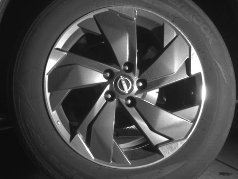 Used 2025 Nissan Rogue SV image 14