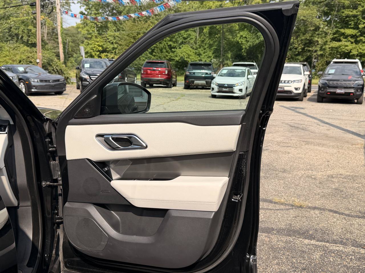 Used 2019 Land Rover Range Rover Velar S AWD/4WD image 31