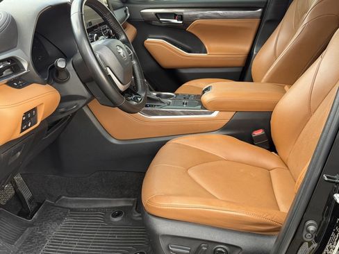 Used 2023 Toyota Highlander Platinum image 20