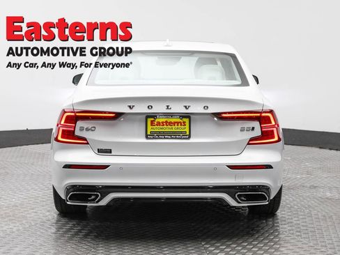 Used 2022 Volvo S60 B5 Momentum image 6