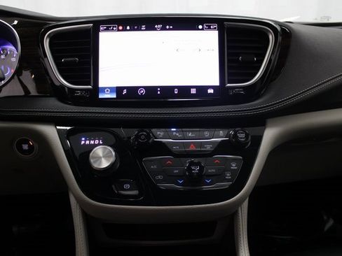 Used 2022 Chrysler Pacifica Limited image 40
