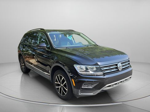 Used 2021 Volkswagen Tiguan SE w/ Panoramic Sunroof Package FWD image 2