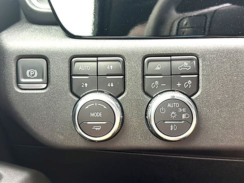 New 2025 GMC Sierra 2500 SLT w/ Texas SLT Premium Package image 28