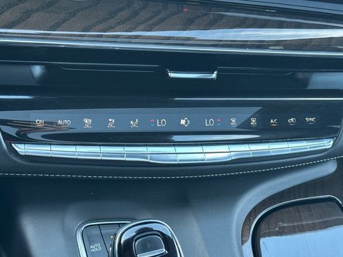 Certified 2024 Cadillac Escalade Premium Luxury Platinum AWD/4WD image 29
