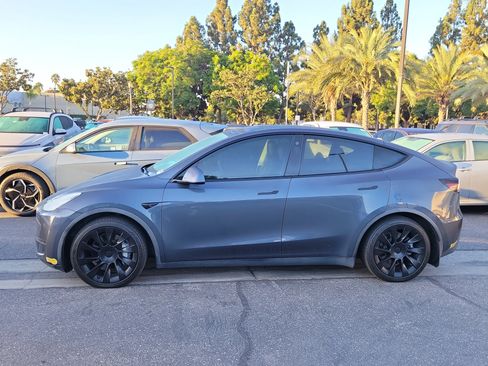 Used 2021 Tesla Model Y 2WD image 2