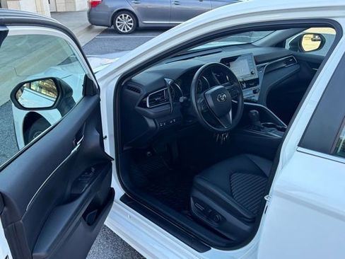 Used 2024 Toyota Camry SE image 14