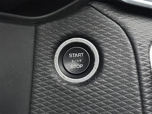 Used 2019 Land Rover Range Rover Velar S image 29