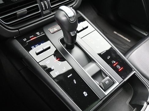 Certified 2023 Porsche Macan S image 22