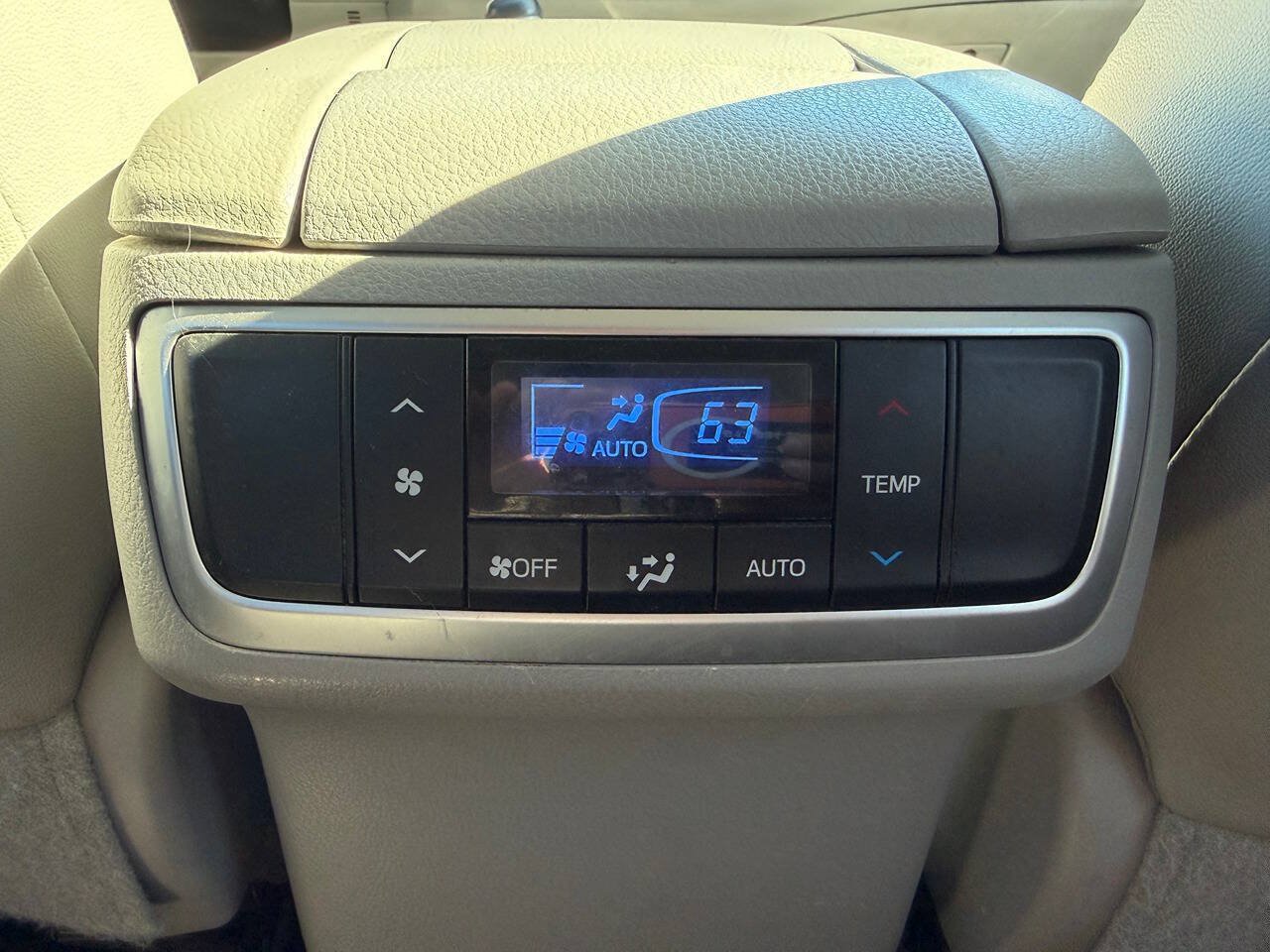 Used 2018 Toyota Highlander XLE AWD/4WD image 15