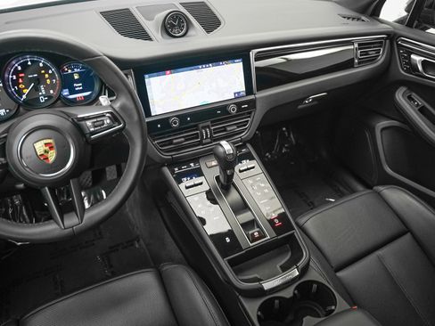 Used 2024 Porsche Macan image 20