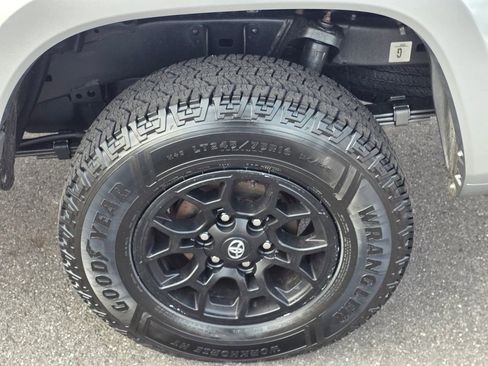 Used 2022 Toyota Tacoma SR5 image 10