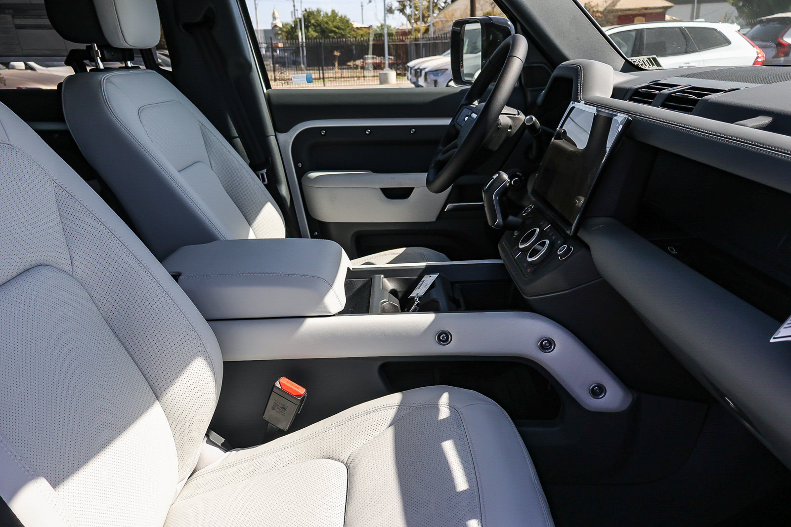New 2026 Land Rover Defender 110 X-Dynamic SE AWD/4WD image 12