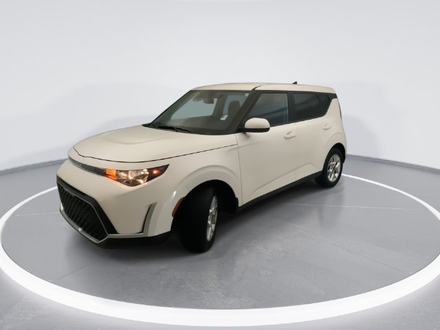 Used 2023 Kia Soul LX w/ LX Technology Package FWD image 2