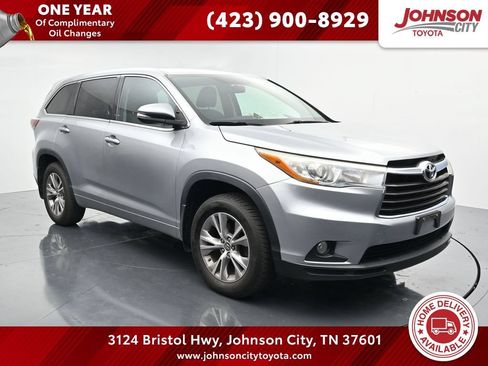 Used 2016 Toyota Highlander Plus AWD/4WD image 1