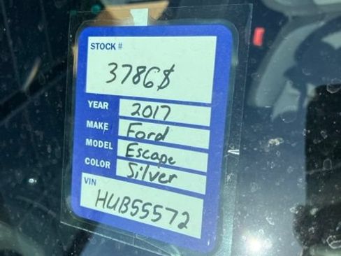 Used 2017 Ford Escape SE w/ SE Cold Weather Package AWD/4WD image 4