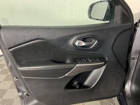 Used 2020 Jeep Cherokee Limited image 22