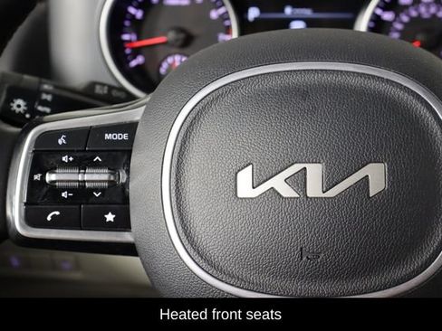 Used 2023 Kia Carnival LX FWD image 8