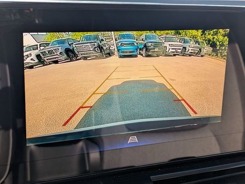 Used 2025 Chevrolet TrailBlazer LT AWD/4WD image 16