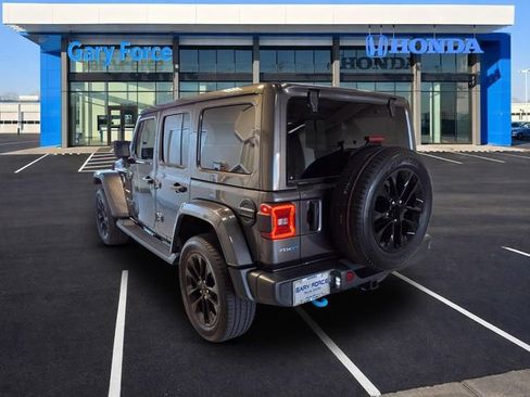 Used 2022 Jeep Wrangler Unlimited Sahara w/ Cold Weather Group AWD/4WD image 3