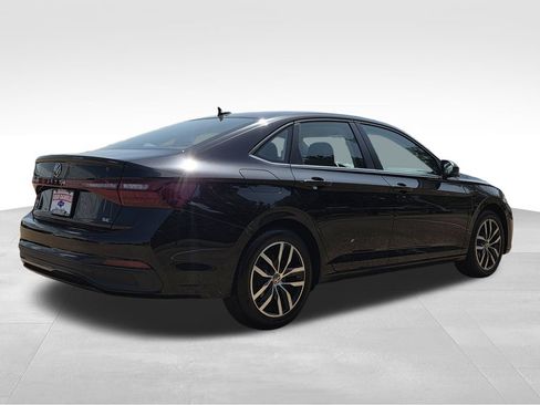 Used 2025 Volkswagen Jetta SE FWD image 6