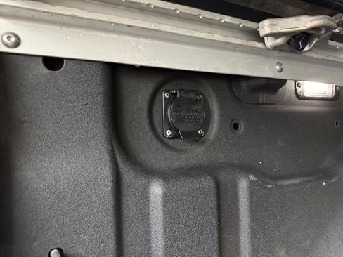 Used 2017 Nissan Titan SL image 58