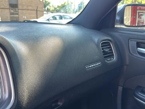 Used 2019 Dodge Charger SXT RWD image 38